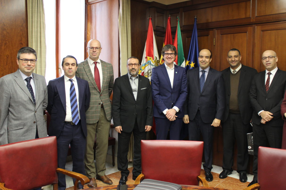 Reunión entre los alcaldes de Vitoria y Tánger