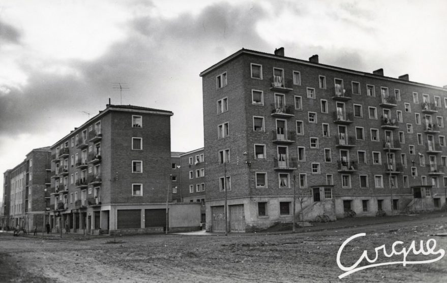 Confluencia entre las calles Ariznabarra con Castillo de Ocio en 1962. Fondo Fundación Sancho el Sabio.
