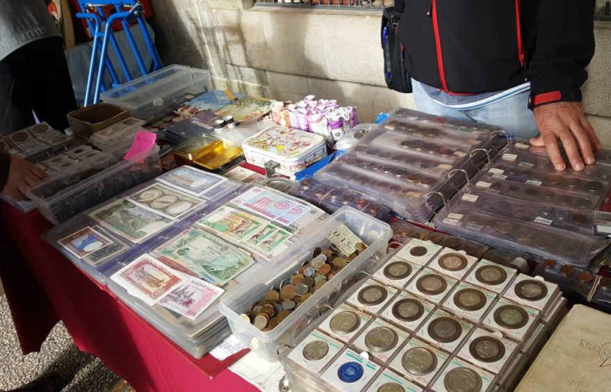 Mercado coleccionismo Puesto de monedas, billetes y lotería