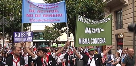 Ex integrantes de Mozkorraldi cargan contra la directiva por la exhibición de las pancartas