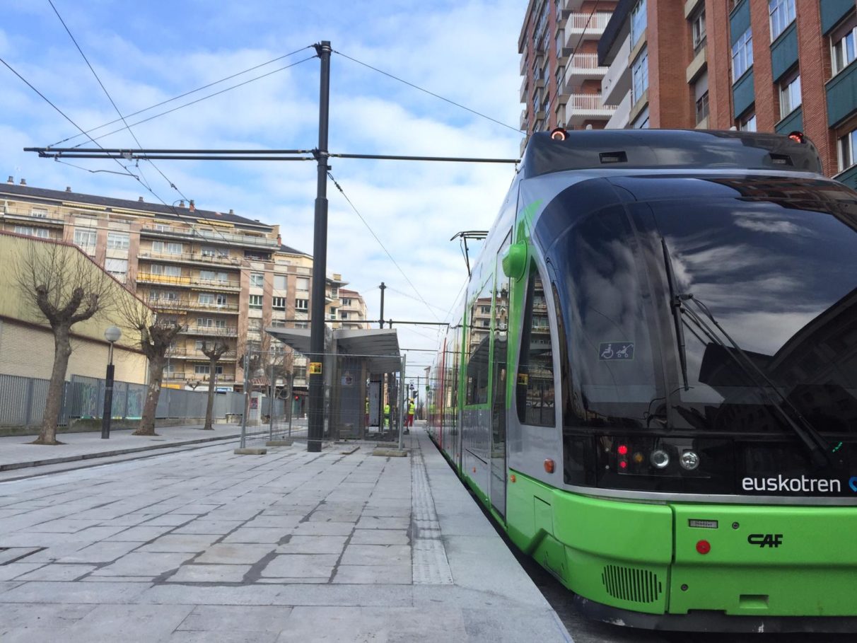 El precio del abono de transporte bajará un 50% en Euskadi