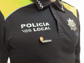 Uniforme-Policia-Local-con-distintivo-euskera-3