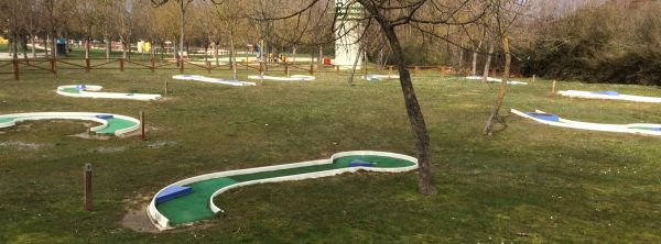 ¿Dónde jugar gratis a minigolf en Vitoria-Gasteiz?