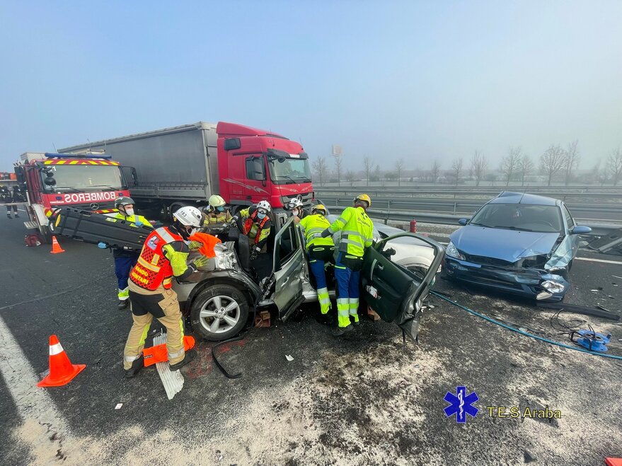 Dos accidentes cortan la A-1 sentido Irún en Agurain