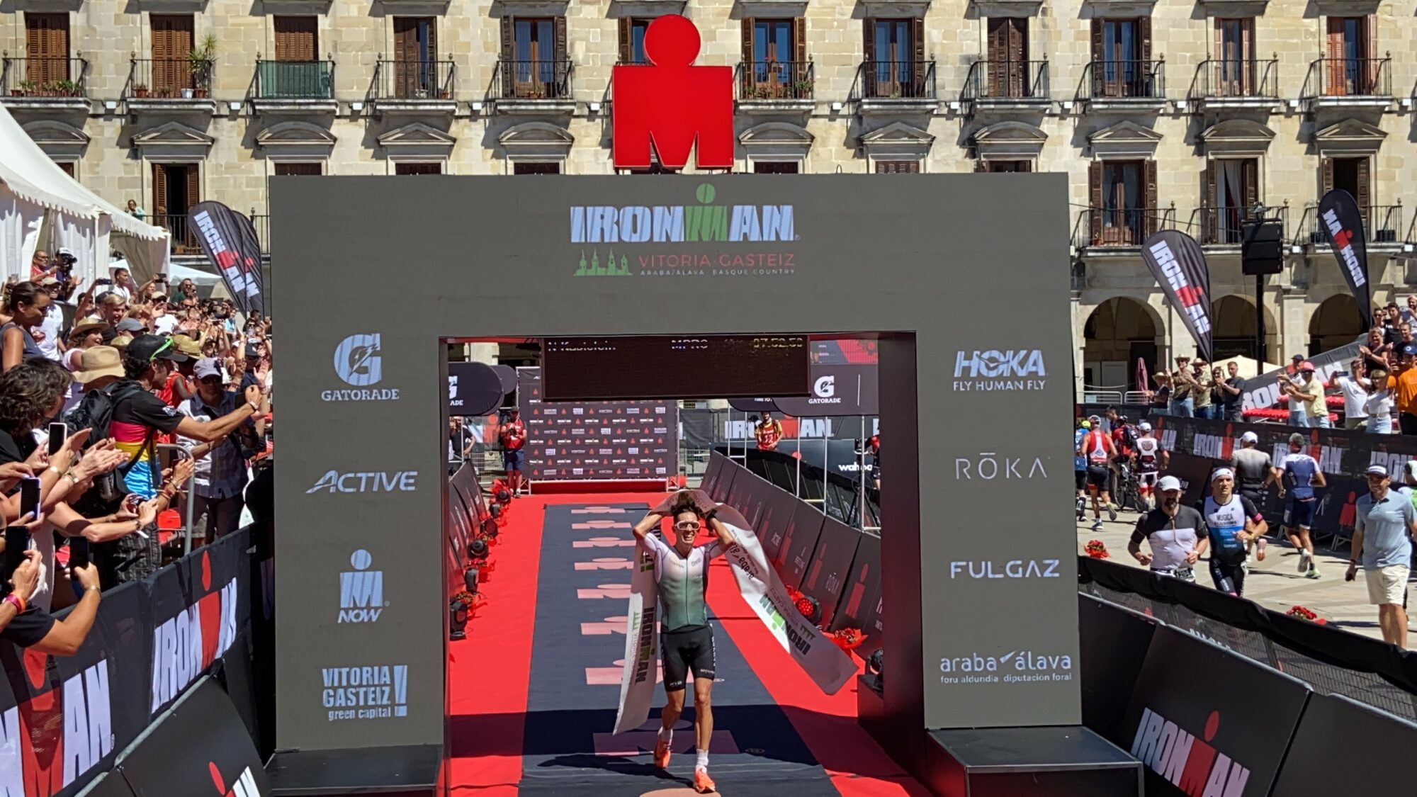 Ironman Vitoria triunfa en una jornada sofocante