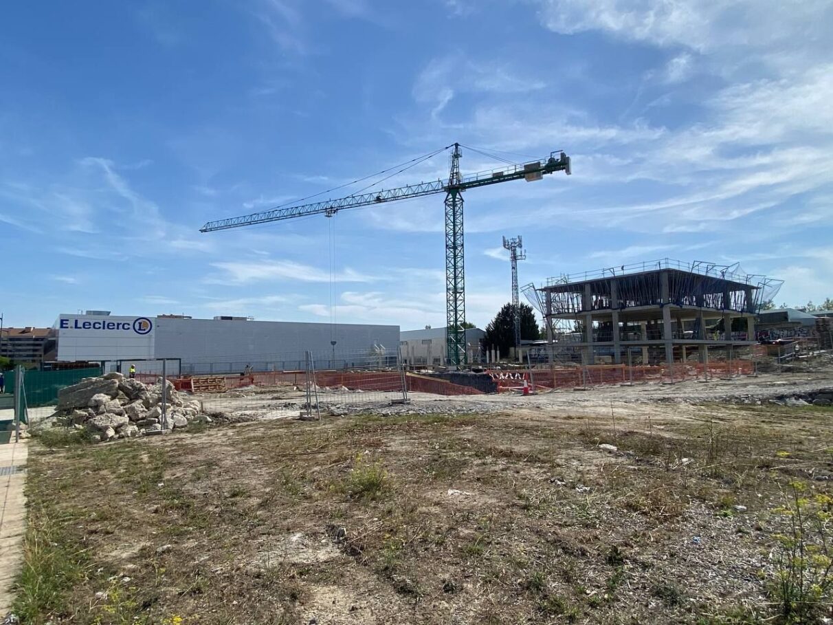 ¿Qué están construyendo junto al E.Leclerc de Zabalgana?