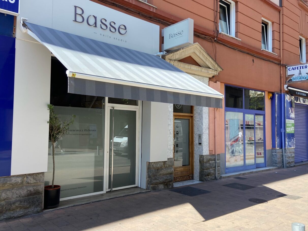 Basse Nails Studio manicura autoclave
