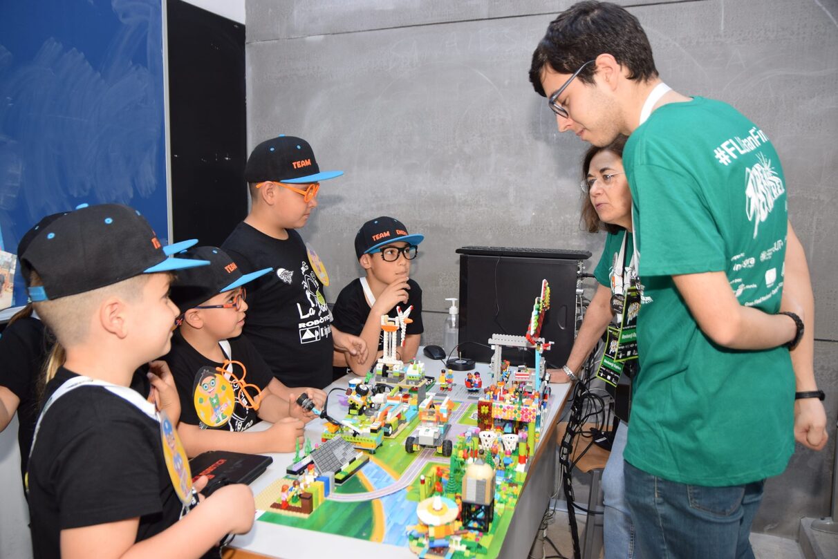 Seis colegios alaveses participan en la First Lego League