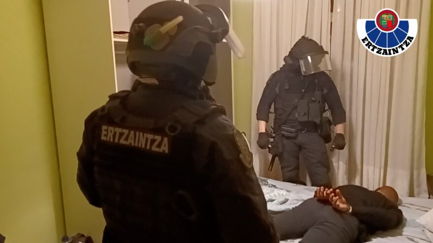 VÍDEO: Espectacular operación de la Ertzaintza en Vitoria contra ladrones de casas