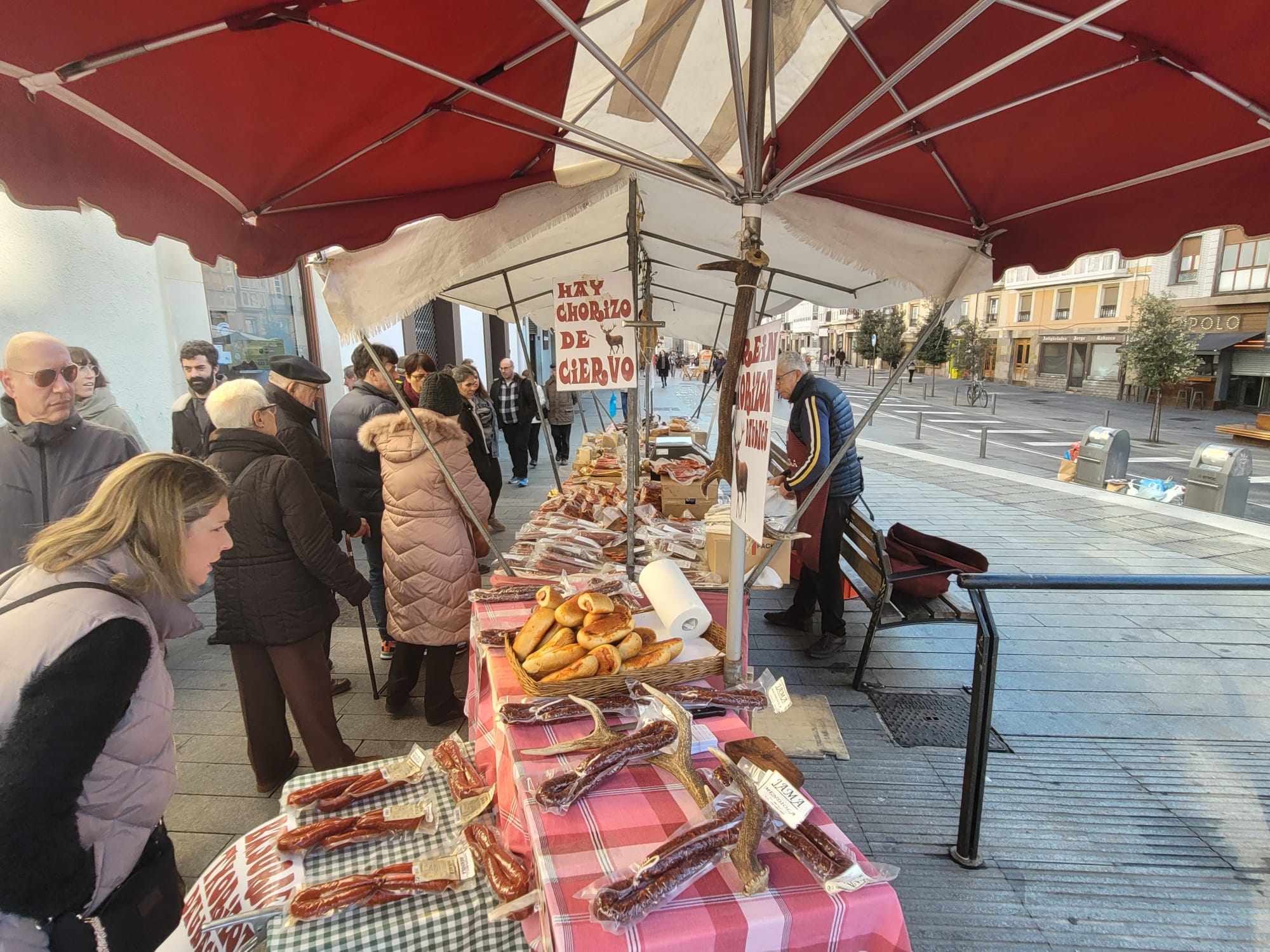 puesto mercado de la almendra