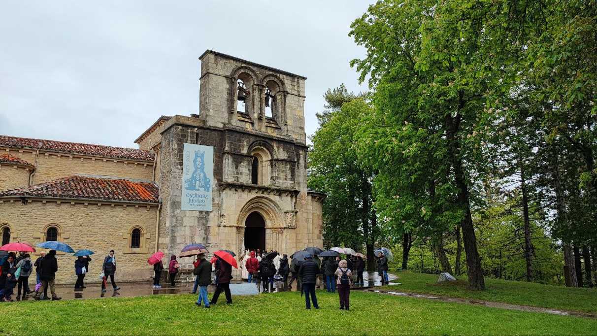 FOTOS: Estíbaliz vive su día bajo la lluvia